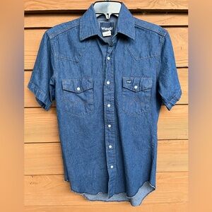 Wrangler jean snap shirt. Men’s small